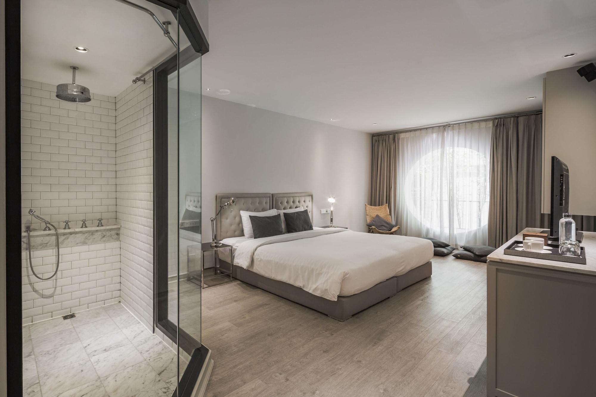 Deluxe Room King Bed