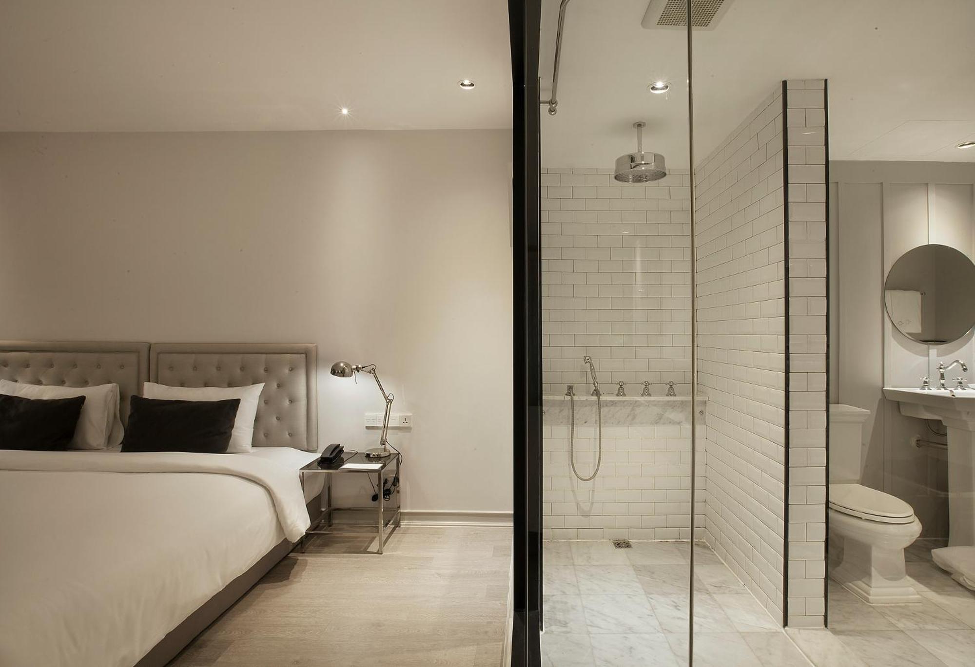 Deluxe Room King Bed