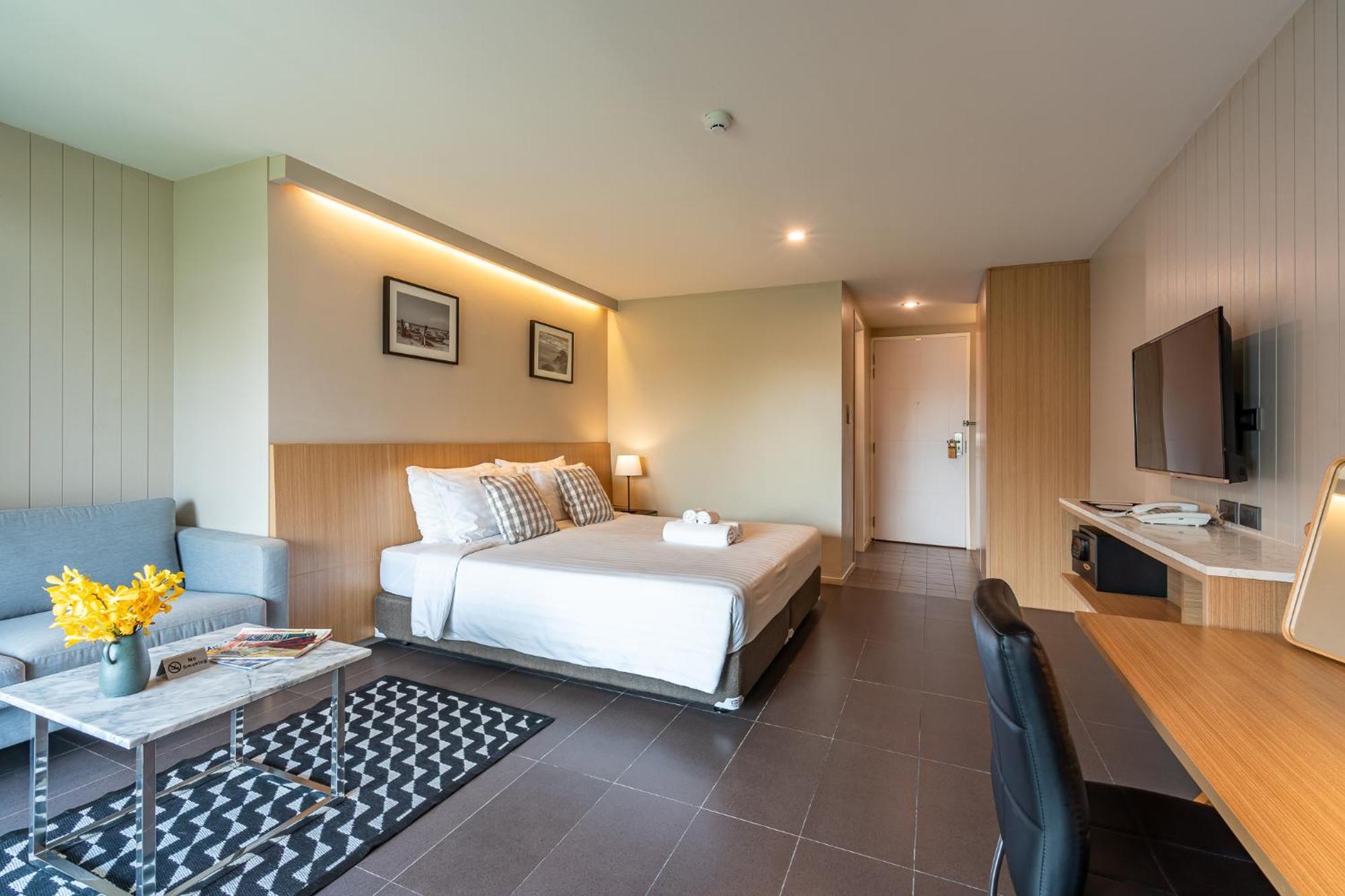 Premier King Room Balcony
