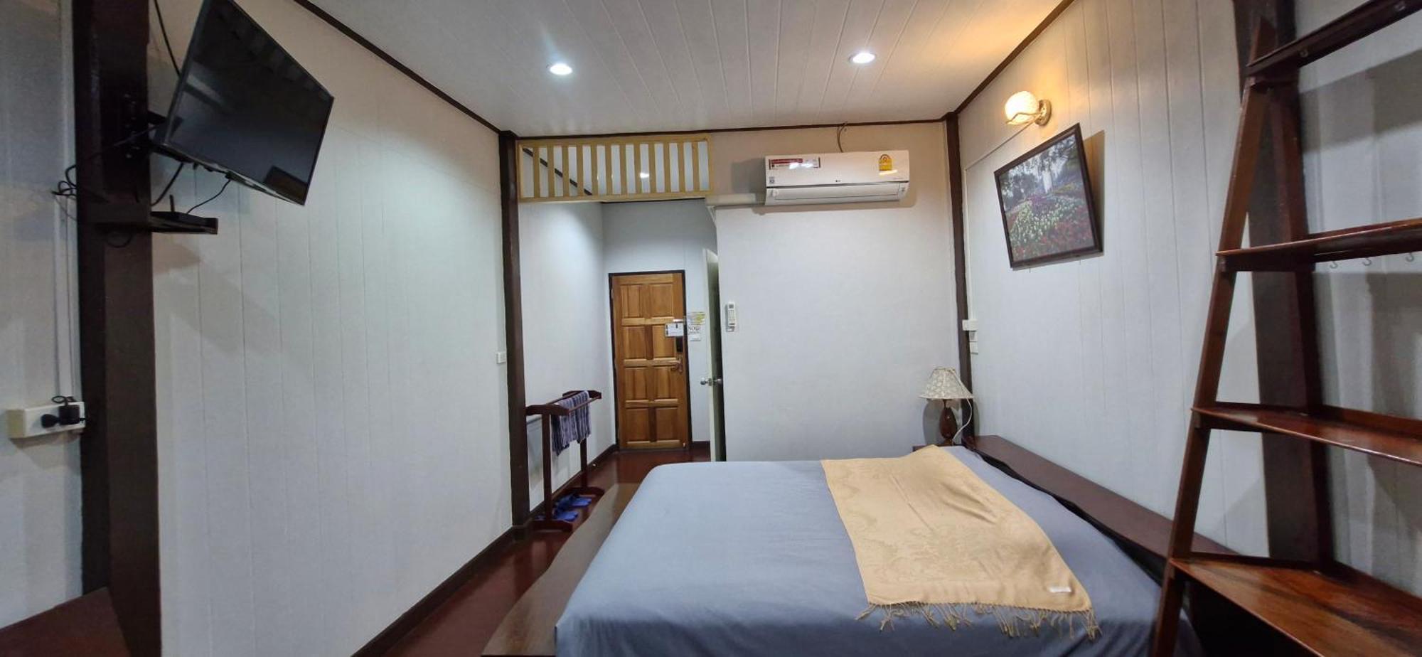 Double Room Private Bathroom