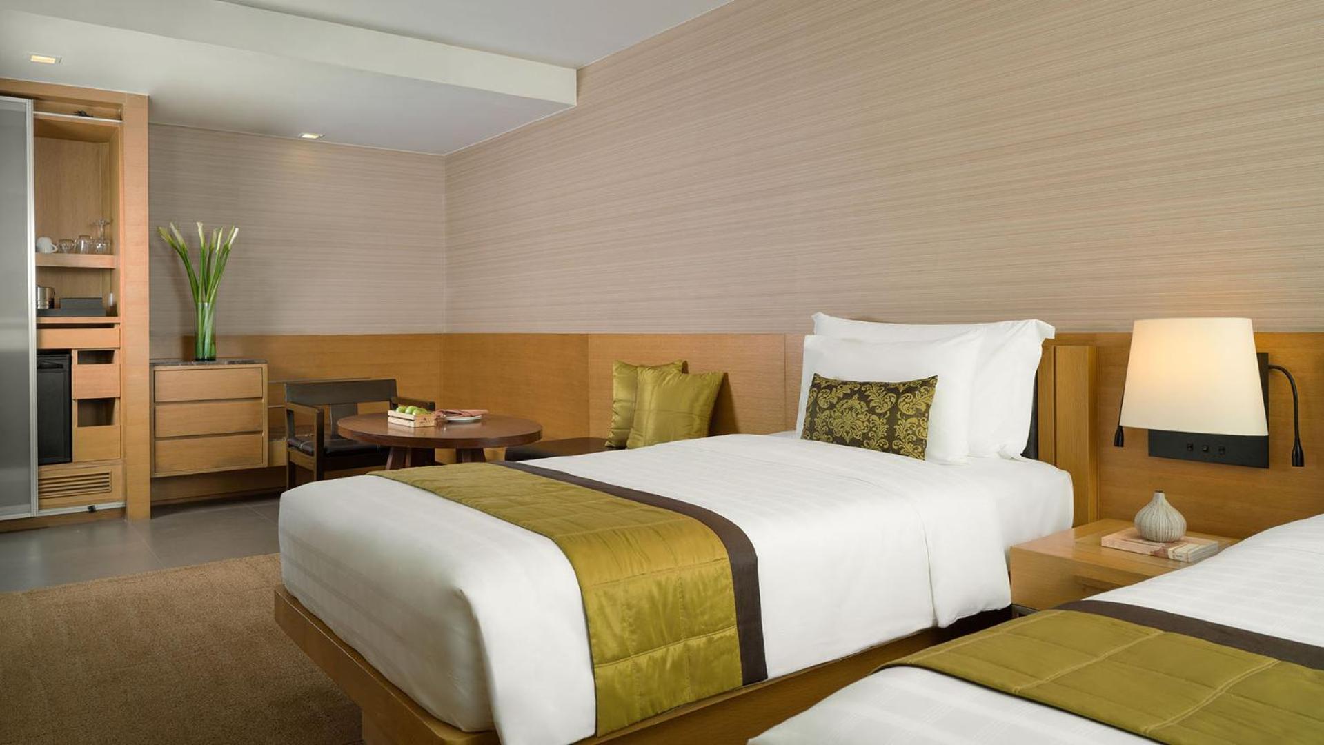 Skyline Premier Room Twin Beds