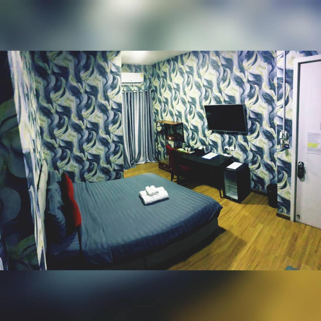 Deluxe Queen Room