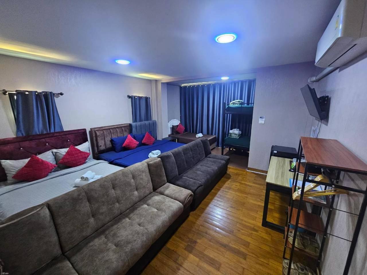 Deluxe Family Room