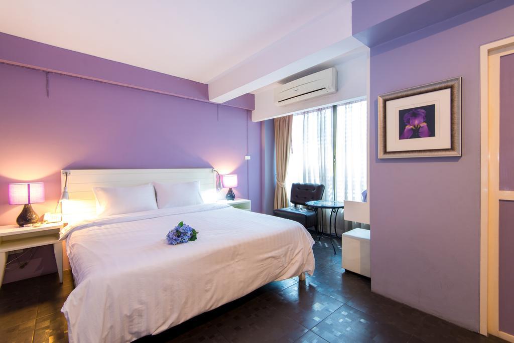 Deluxe Double Room Round Trip Airport Transfer