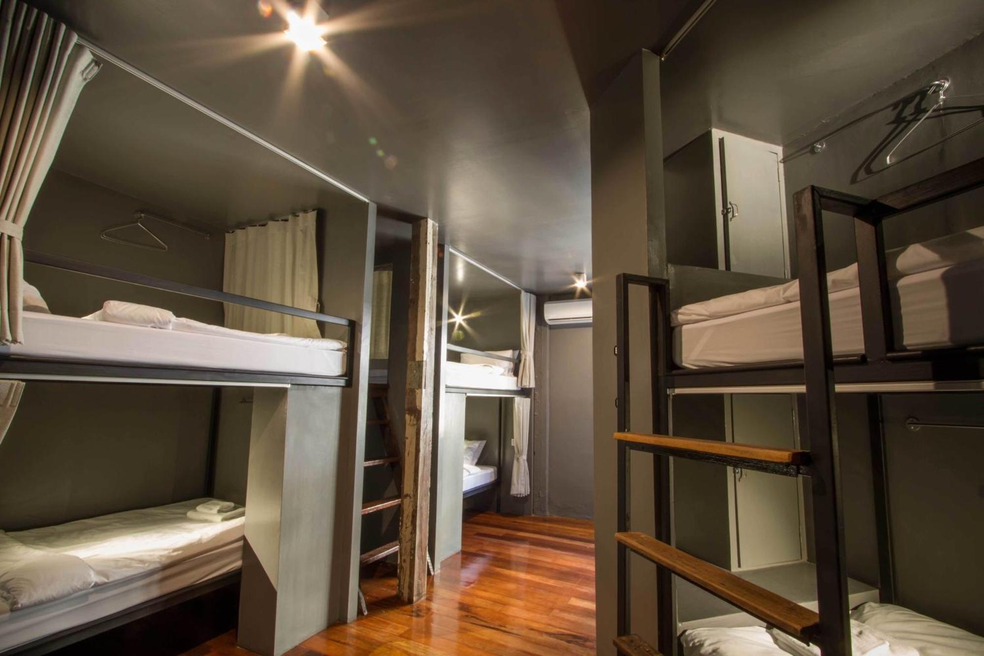 Bed 8-Bed Female Dormitory Room