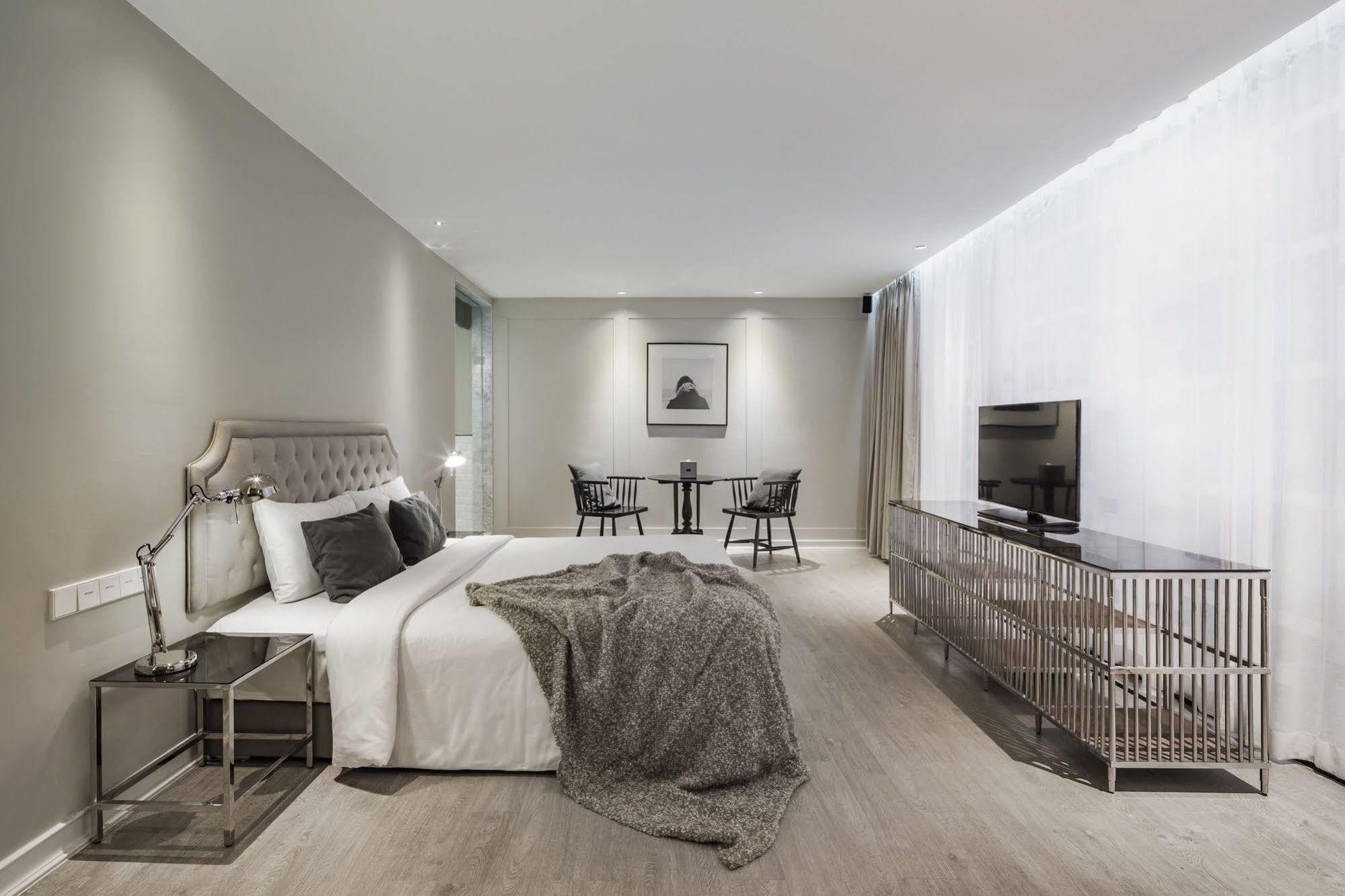 Executive Studio King Bed