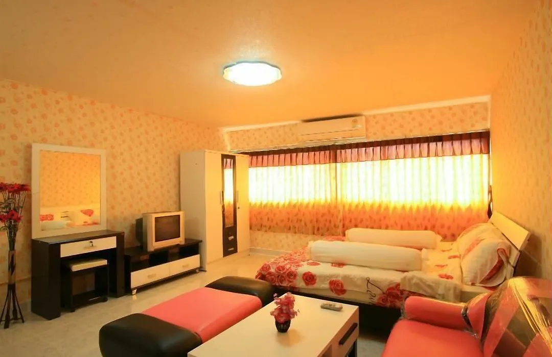 Deluxe At Popular Condo-1