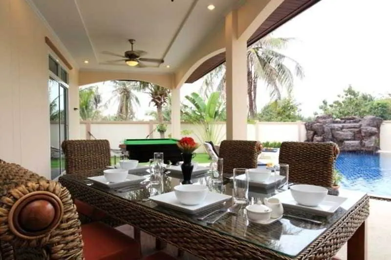 The Chase & Foxlea Villas-1