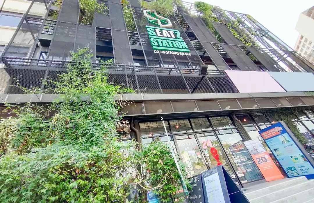 Hostel@Seatzstation-1