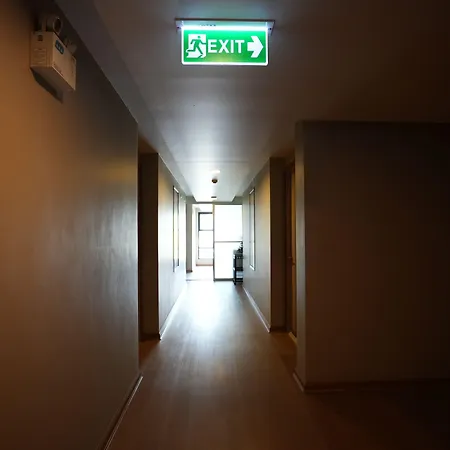 Baan Tanwa - Mrt Ratchadapisek Exit 1 Or 2-3
