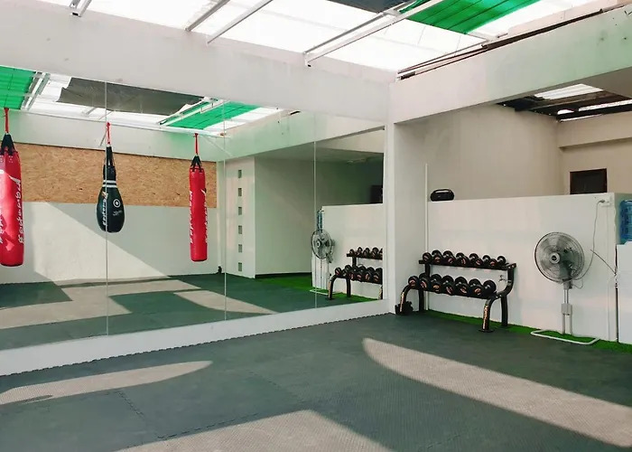 Kru Nat'S Bed & Breakfast W/ Private Rooms & Gym 曼谷