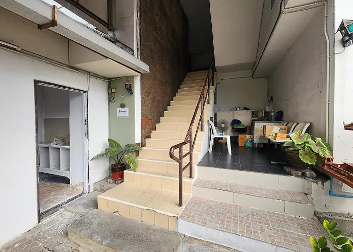 Freesia Bangphi Guest House Bangkok
