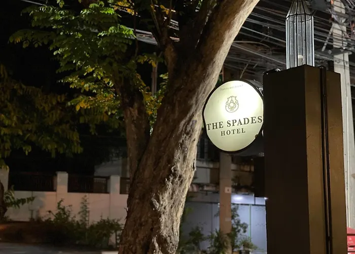 Collection O The Spades Hostel Bangkok