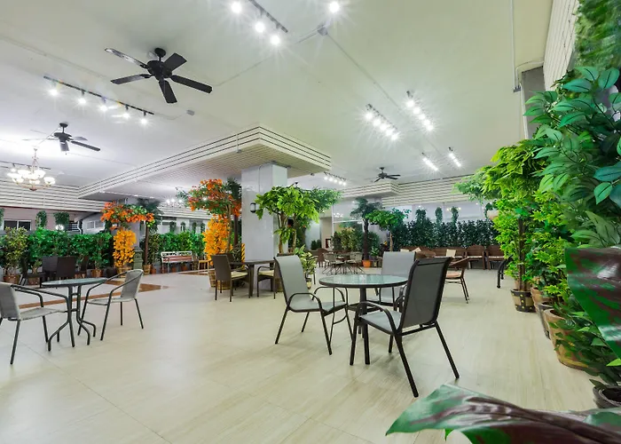 Three Seasons Bangkok酒店