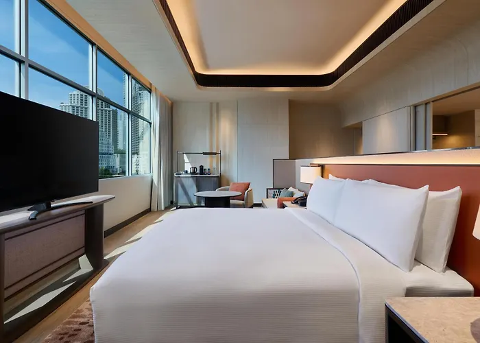 Doubletree By Hilton Bangkok Ploenchit Hotel