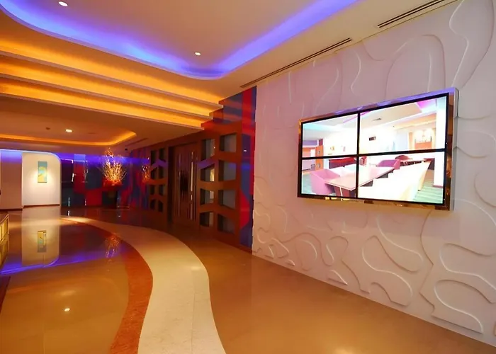 Hip Hotel Bangkok Con una pista da Golf